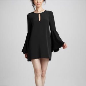 Elizabeth and James bell sleeve dress sz in Black XS - As new